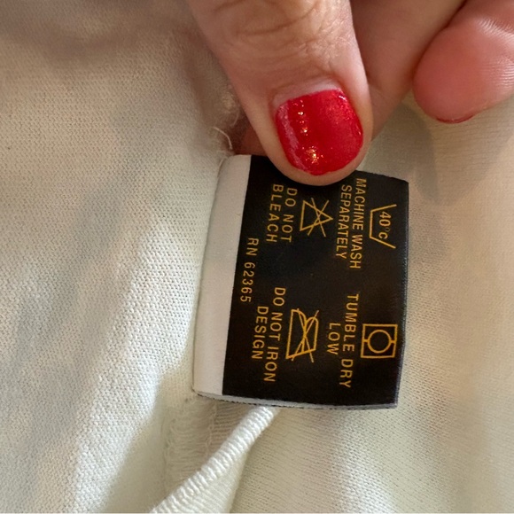 EUC White Houston Rockets 1995 World Champions Graphic T-Shirt Back to Back Gold - Picture 9 of 9